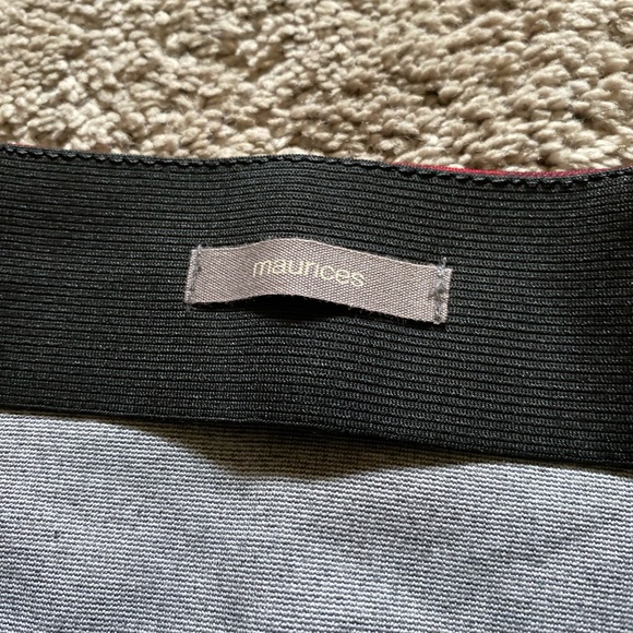 Maurices women’s extra small red / black plaid skirt - Picture 3 of 6